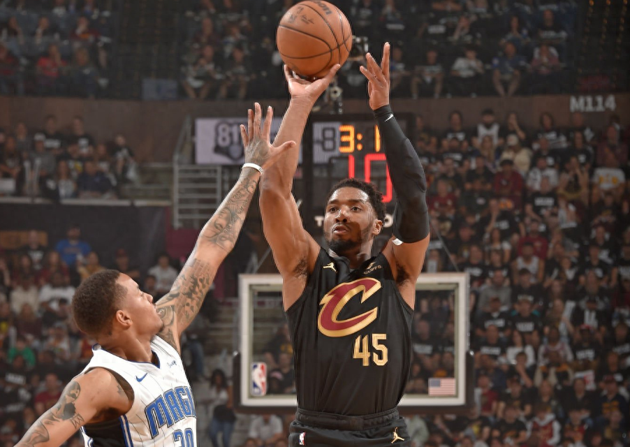 本菲卡训练开放日，冲刺阶段遗憾出局引欢呼，社区盾在即，球探报告显示潜力